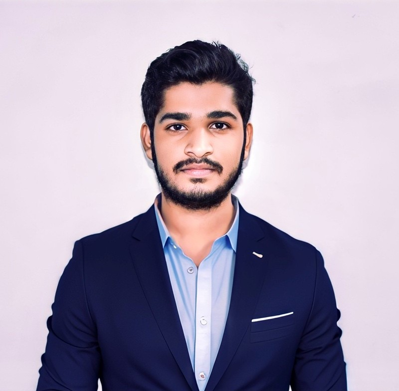 Professional headshot of Venkata Akhil Mettu